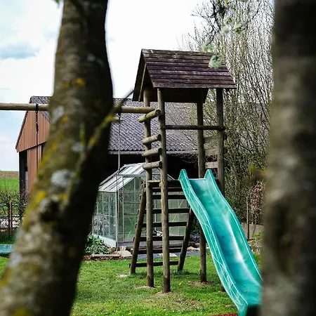 La Dame Au Lit à La Ferme Hébergement de vacances *